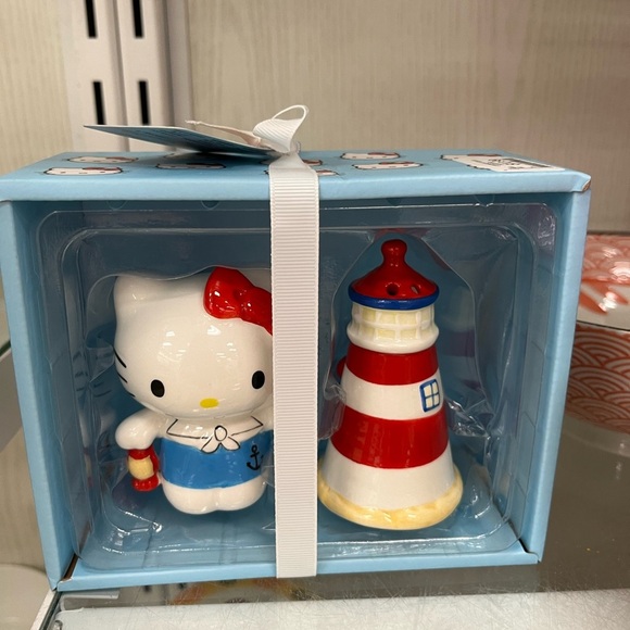 Hello Kitty Light House Salt & Pepper Shakers BNIB - Picture 2 of 3